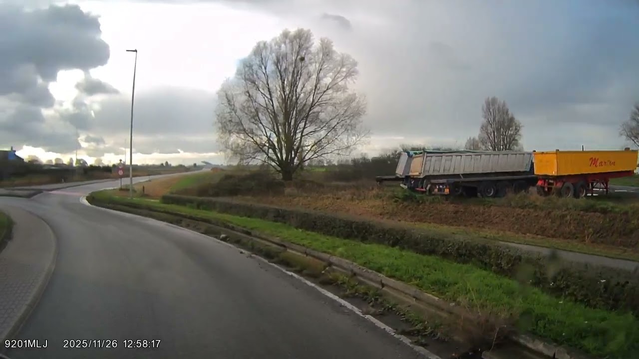 Road N58, West Flemish province, Belgium, 12:51 pm, 26.11.2025