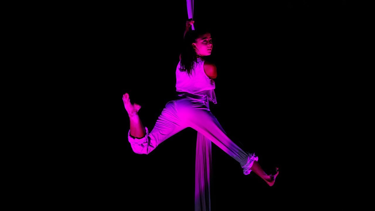 ´Guardian Angel´ | Aerial silk solo 2014 - Ariadna Vendelova