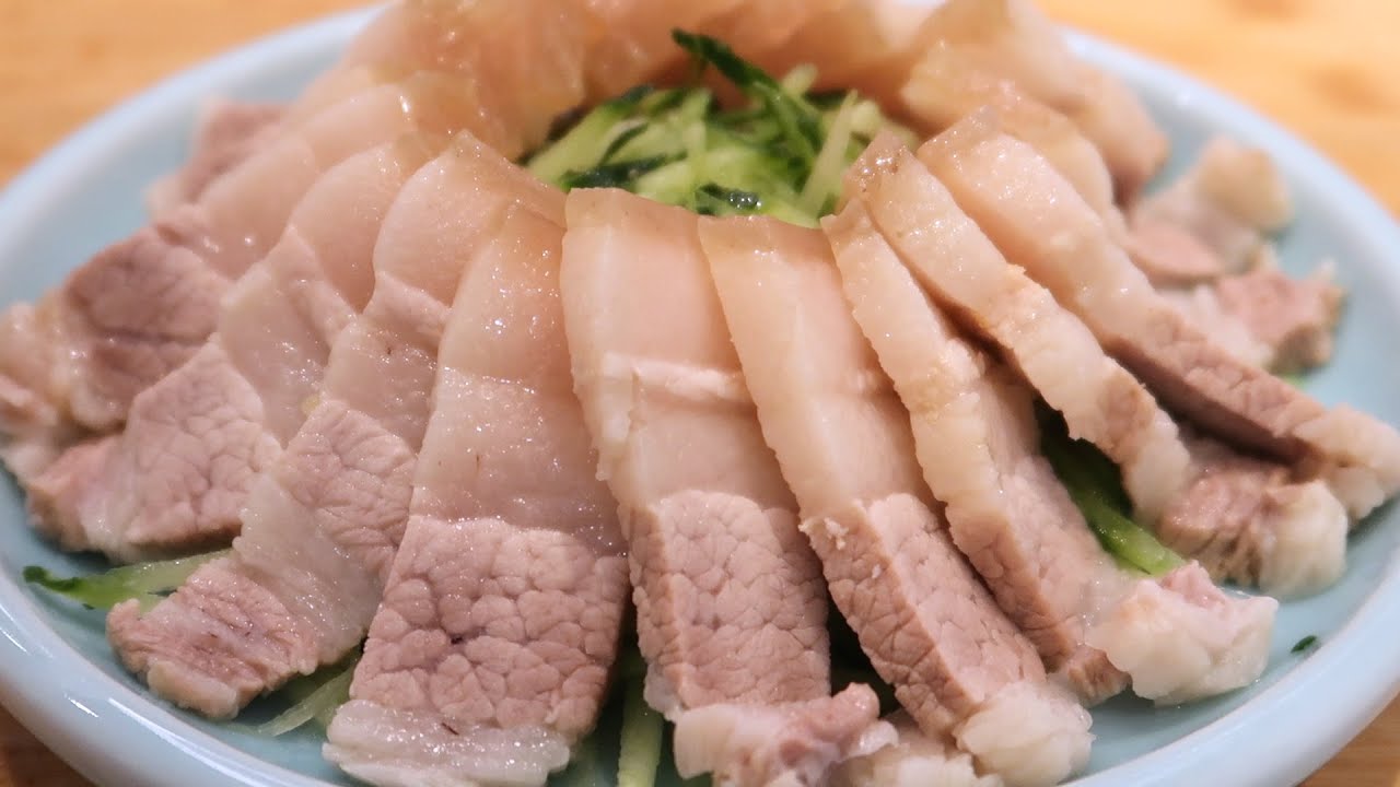Отварная свиная грудинка с чесночным соусом / Рецепты китайской кухни / Рецепты свиной грудинки
