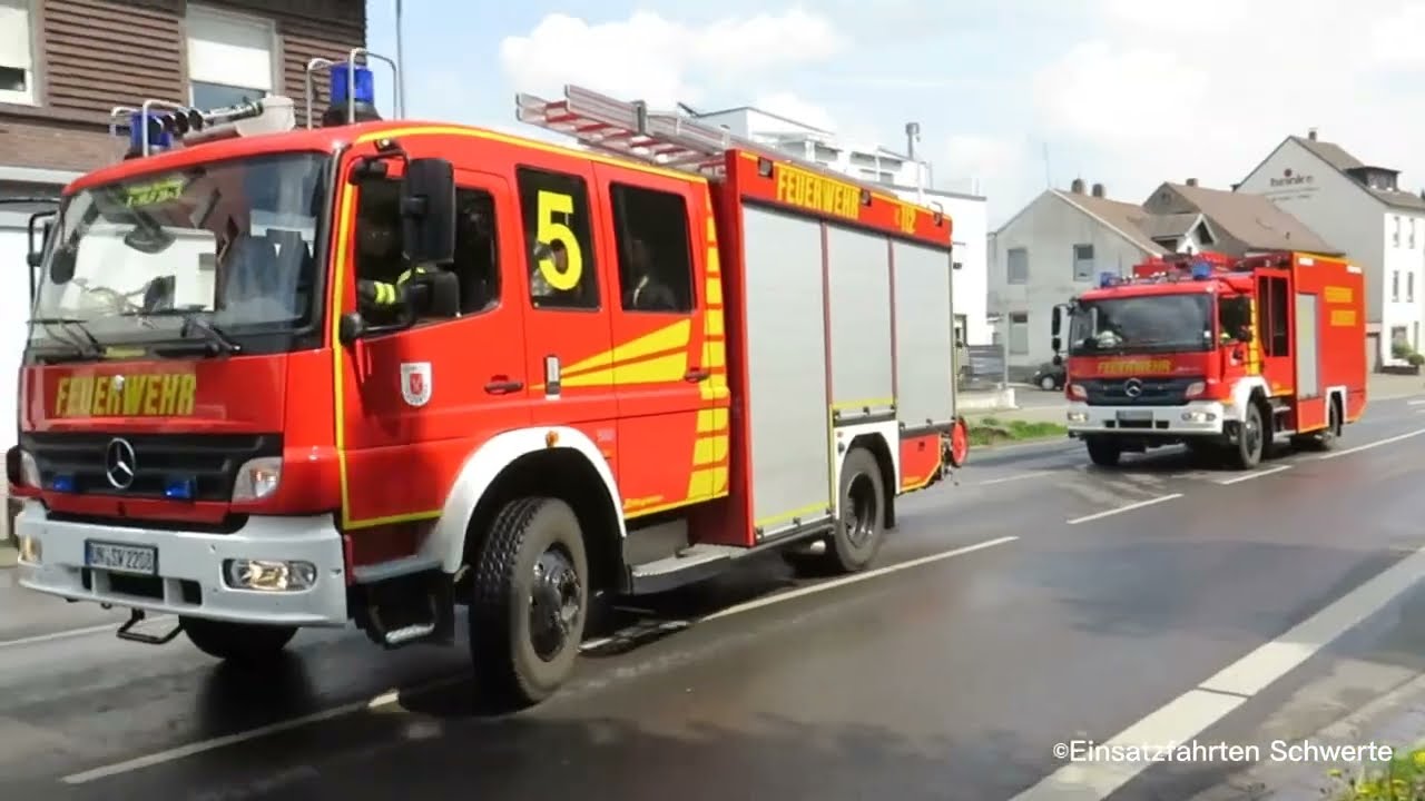 [Großbrand] Einsatzfahrten der Feuerwehr und Polizei zu einem Großbrand in Schwerte