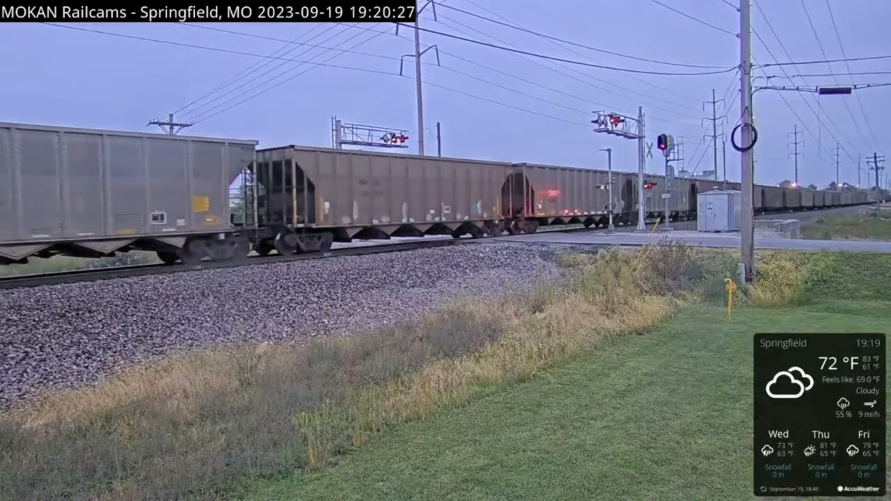 BNSF 8462 leads a coal train in Springfield, MO