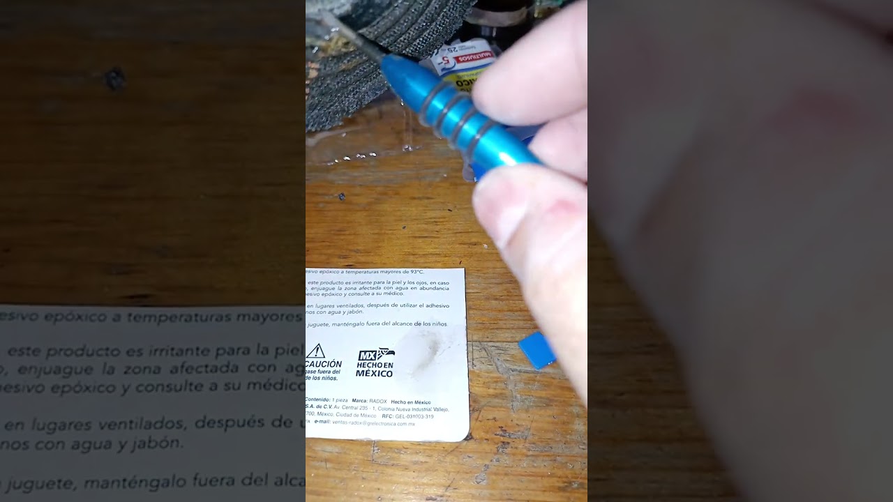 Pegamento para arreglar una bocina (video 2 de 3)