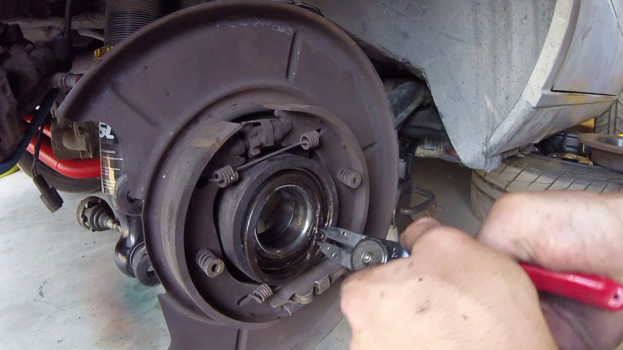 BMW E30 Rear Wheel Bearing Replace