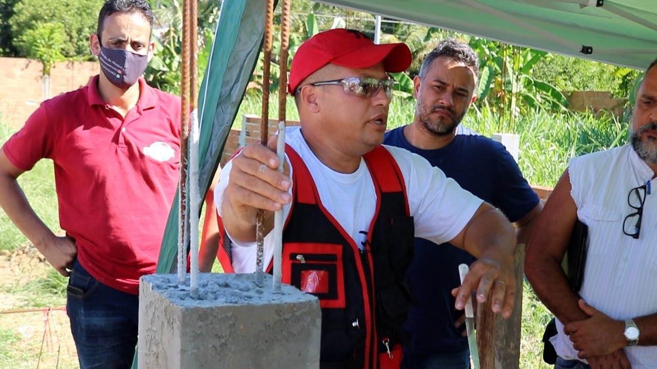 Ele surpreendeu os alunos enquanto fazia essa demonstração - Surprised Demonstration