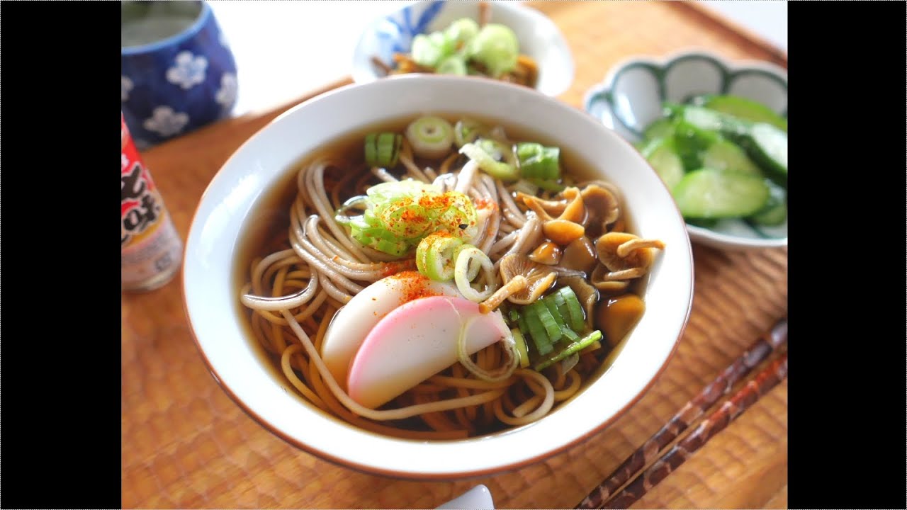 きのこ蕎麦　おにぎりさんぽ