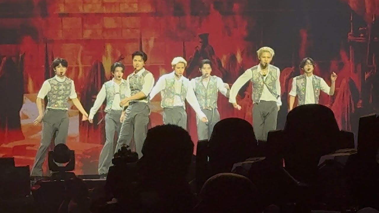 ENHYPEN - Bad Desire (With or Without You) (English Version) | Walk the Line Paris 250903 Fancam 4K