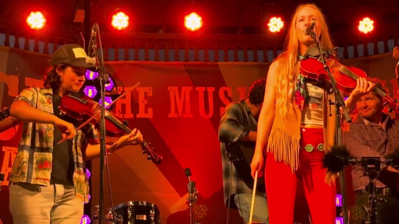 Bronwyn Keith-Hynes (w/Shelby Means & Tatiana Hargreaves) 