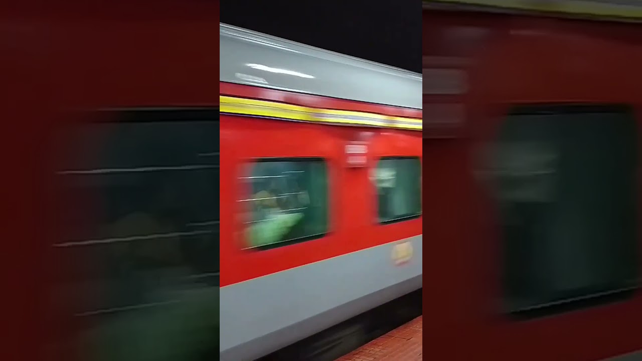 12624 THIRUVANANTHAPURAM TO CHENNAI CENTRALSUPERFAST EXP ARRIVING AT THRISSUR WITH ANNOUNCEMENT