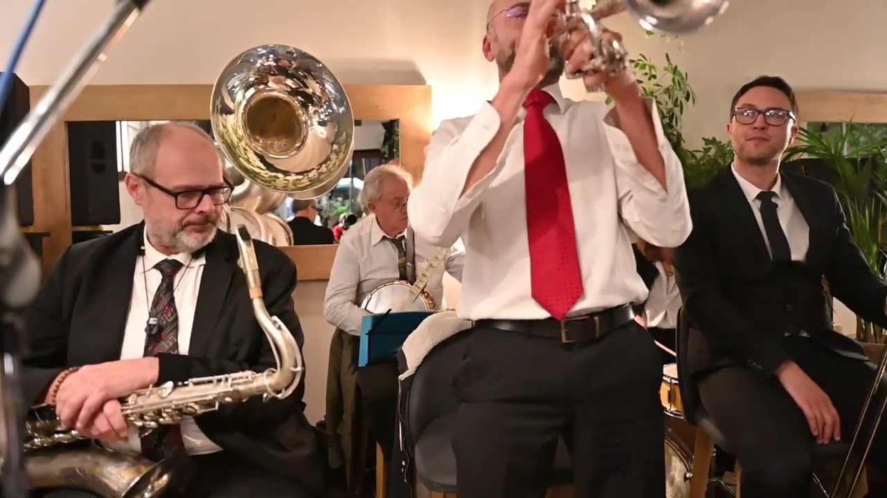 Carry me back by the Gaun Yersel Jazz band