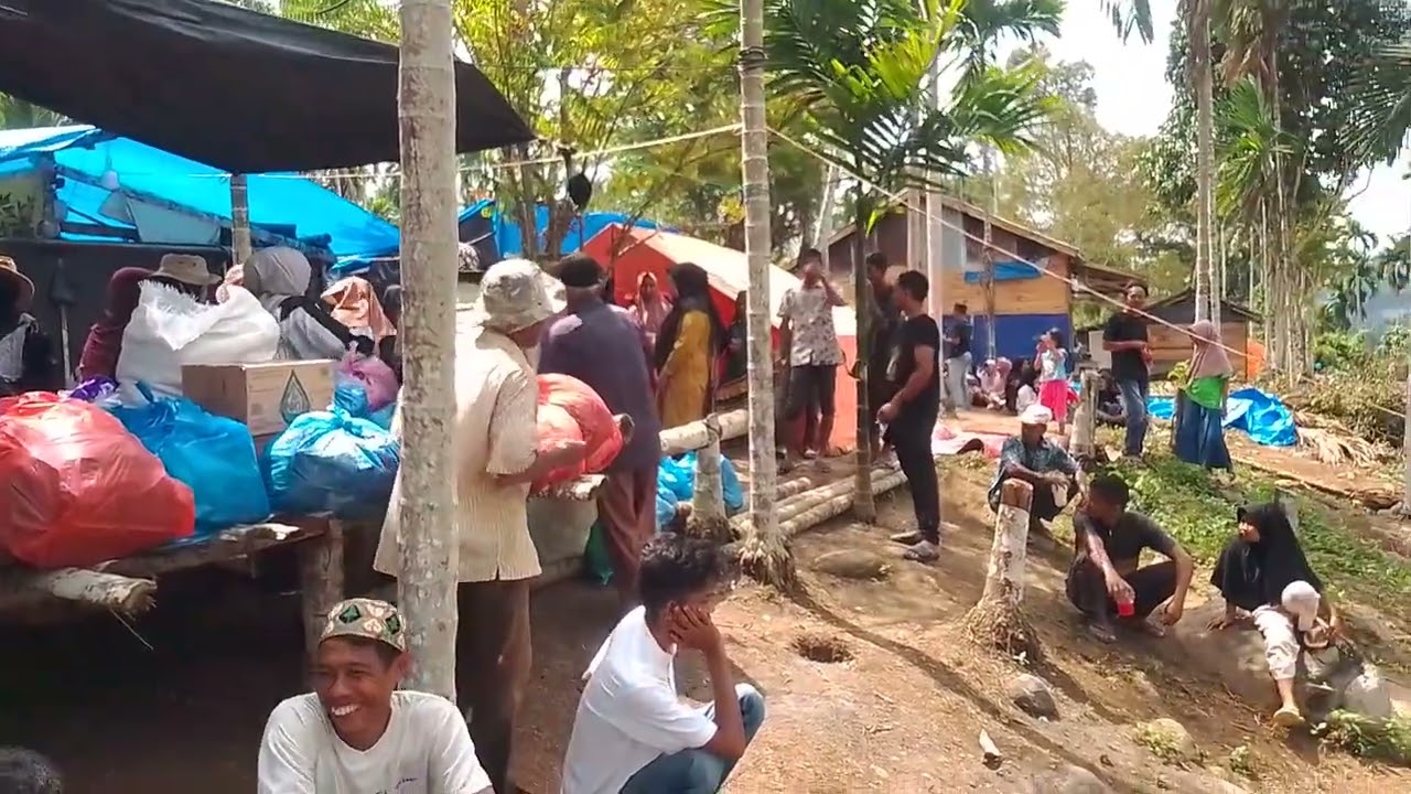 Membagikan sembako  lansung @pengungsi#Risehteungoh# 