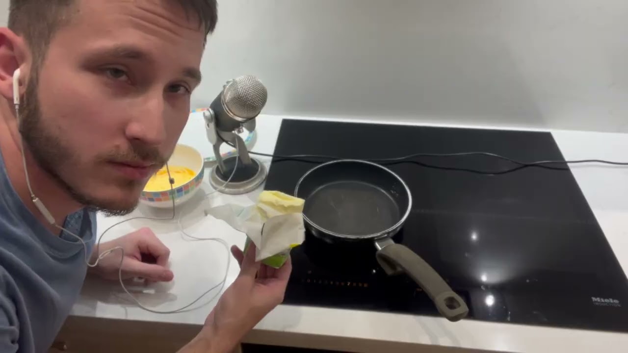 ASMR Cooking Scrambled Eggs 🍳