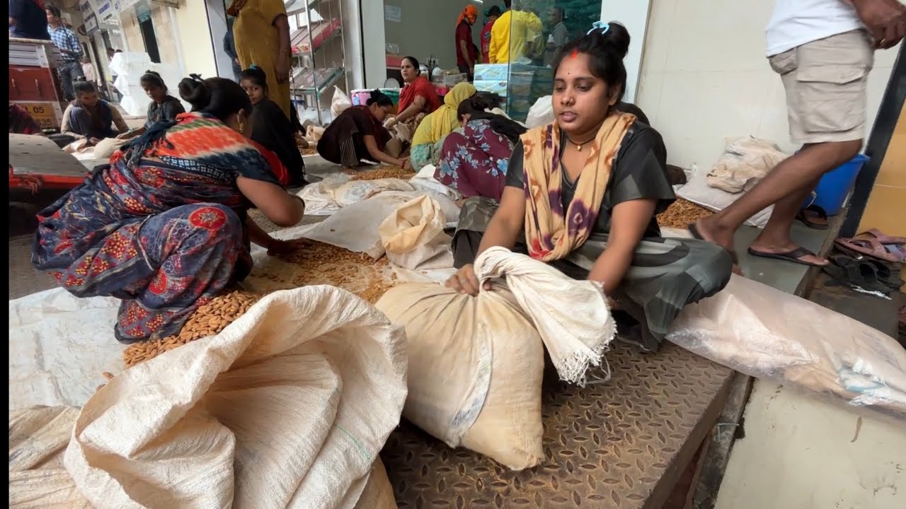 APMC  Market Vashi एकदम #tight रेट बघून मित्राचे काजू घ्यायचे राहिले😂 #मामरा बदाम #APMC MARKET 💯