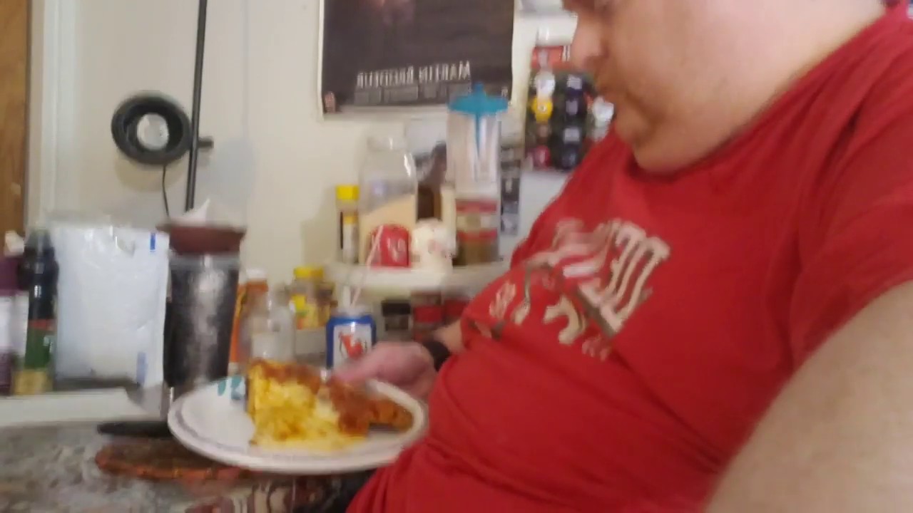 Tank Cooks Pizza