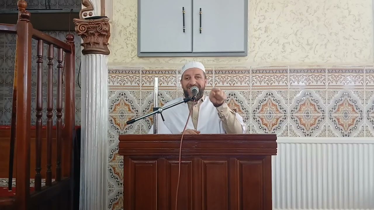 تعاهد القرآن الكريم تلاوة وتدبرا وعملا. 