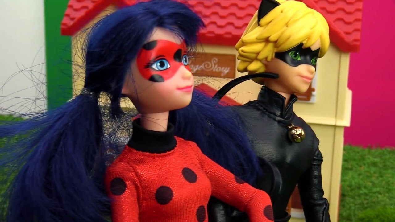 Video con i giocattoli. Giochi per bambini con le bambole. Le avventure di Marinette e Chat Noir