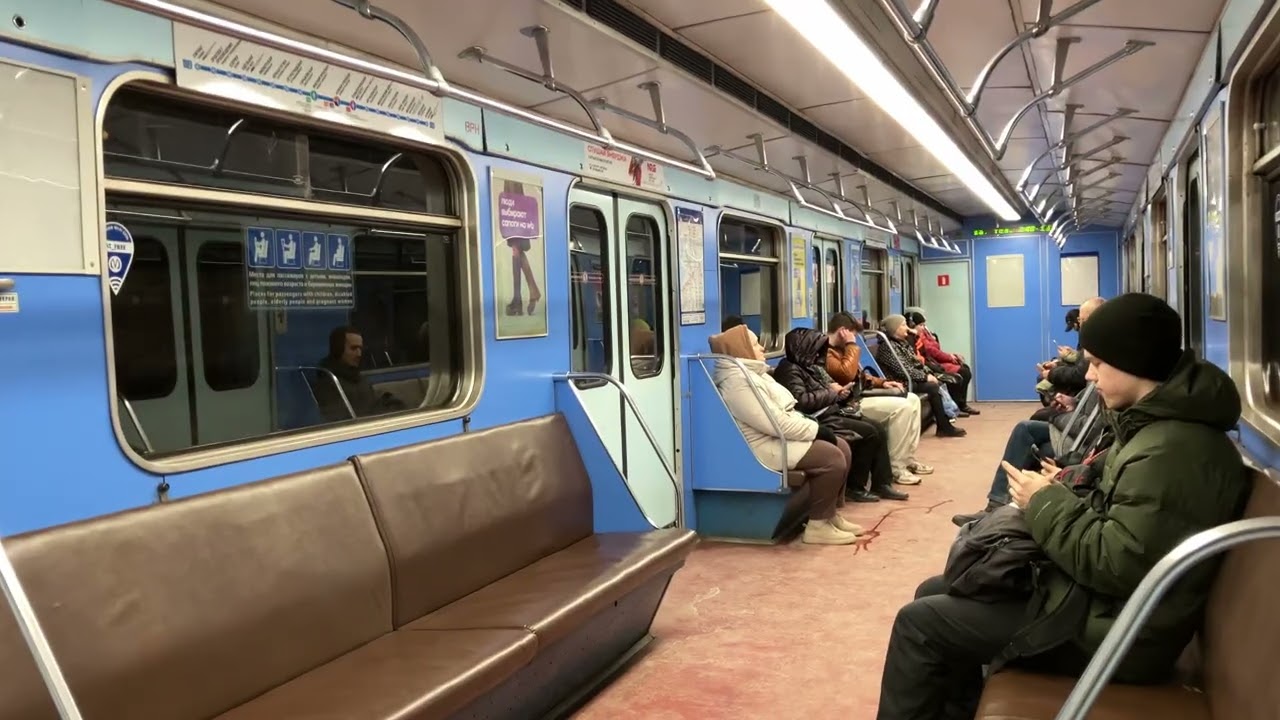 Салон метропоезда 81-717 (ММЗ) №9050