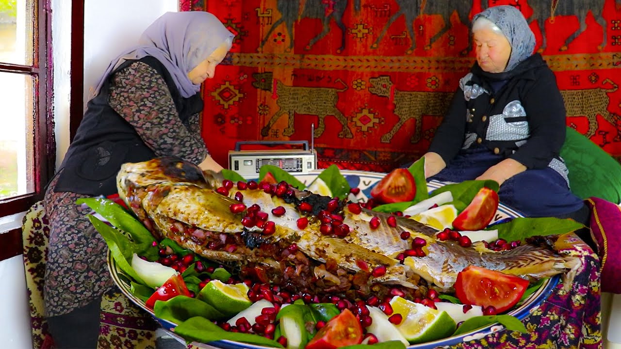 Вкусно с гранатом и маринованными огурчиками БЕЛАЯ АМУРСКАЯ РЫБА, приготовленная по новому рецепту.