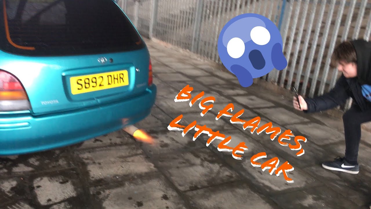 STARLET SPITS FLAMES!!! - 1.3 starlet with straight pipe