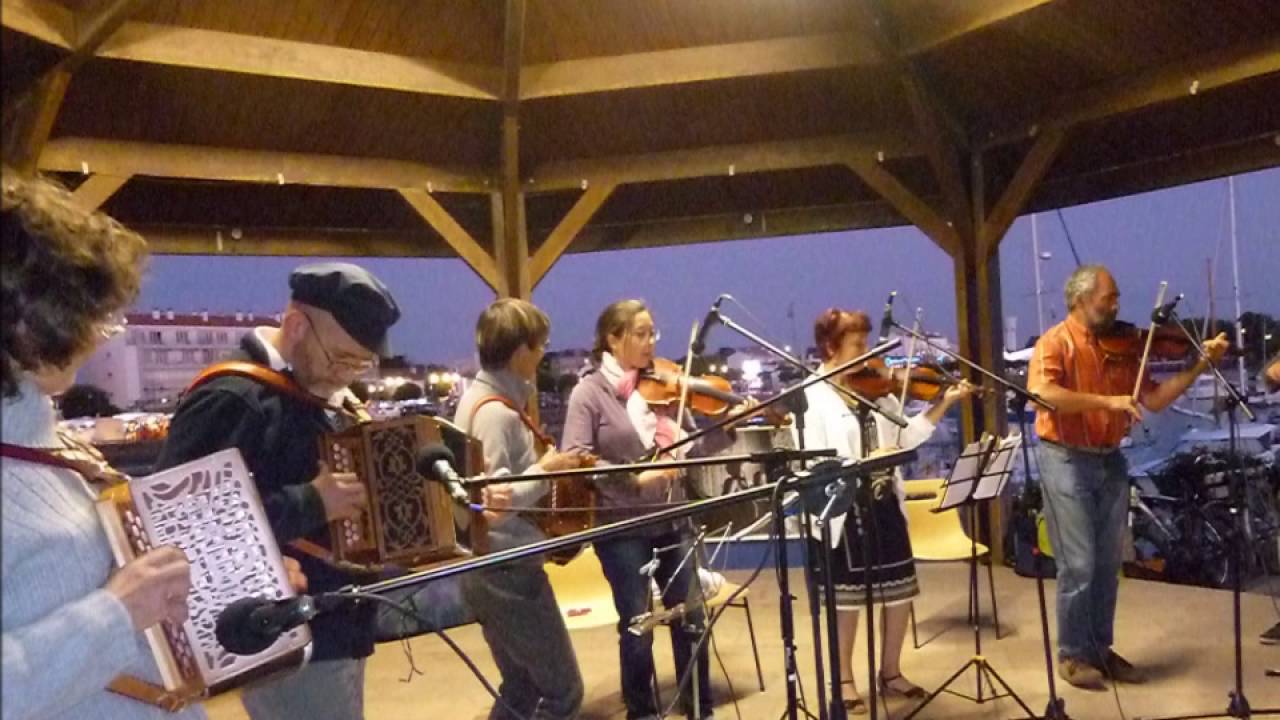 BAL TRAD D’ÉTÉ DU 10 AOUT 2016 AVEC L'ECOLE DE VEUZE, A L'OCCASE ET ZIMZIM