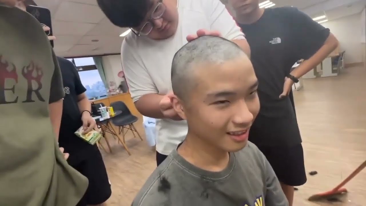 剃光头的少年们