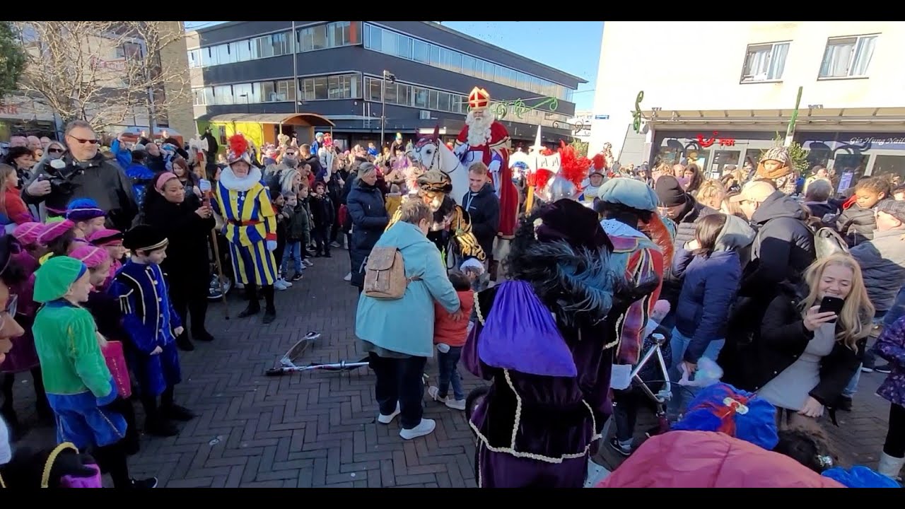 Intocht Sinterklaas in Almere Buiten met de Trein op 19 november 2022 - Arrival of Saint Nicholas