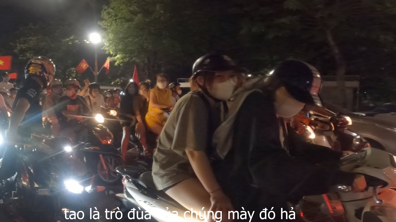 Bất Ngờ Đoàn Moto PKL Bị Tạt Đầu Khi Đi Bão Mừng Đội Tuyển Việt Nam Vào Chung Kết Bóng Đá| Zin VG