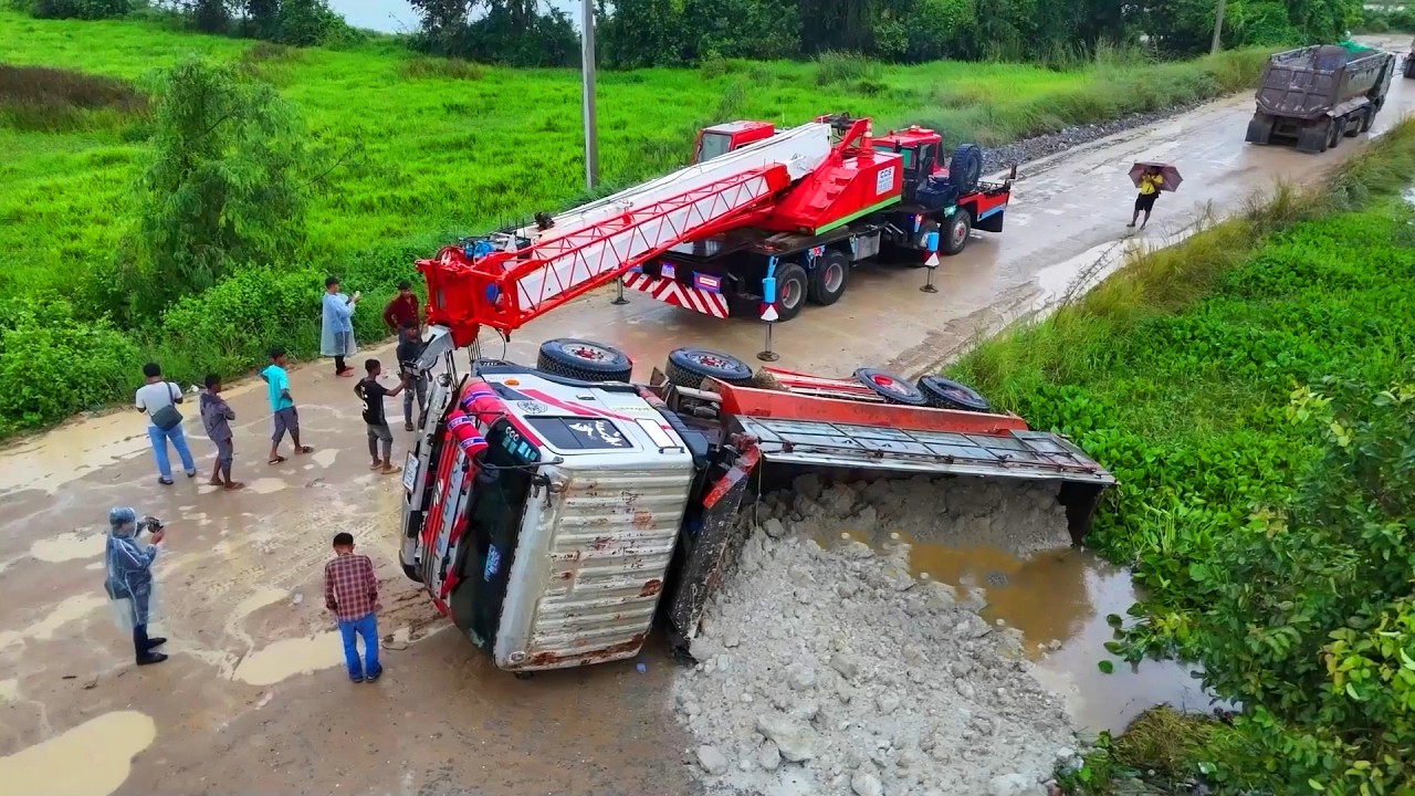 Be Careful ! Landfill Truck fail compilation to Water Recovery by Crane 310TON