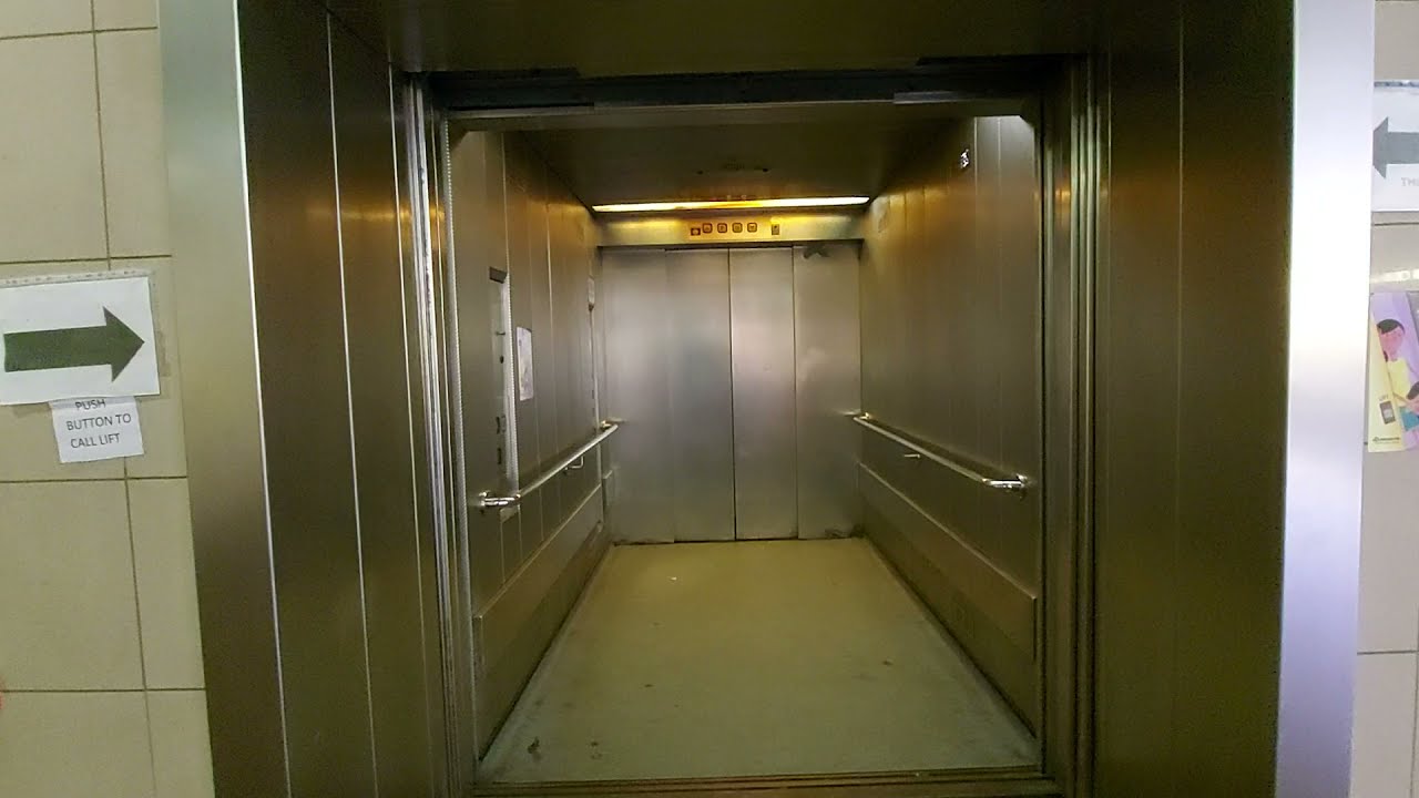 1998 EA Foulds Lift @ Conway Park Eastbound Platform