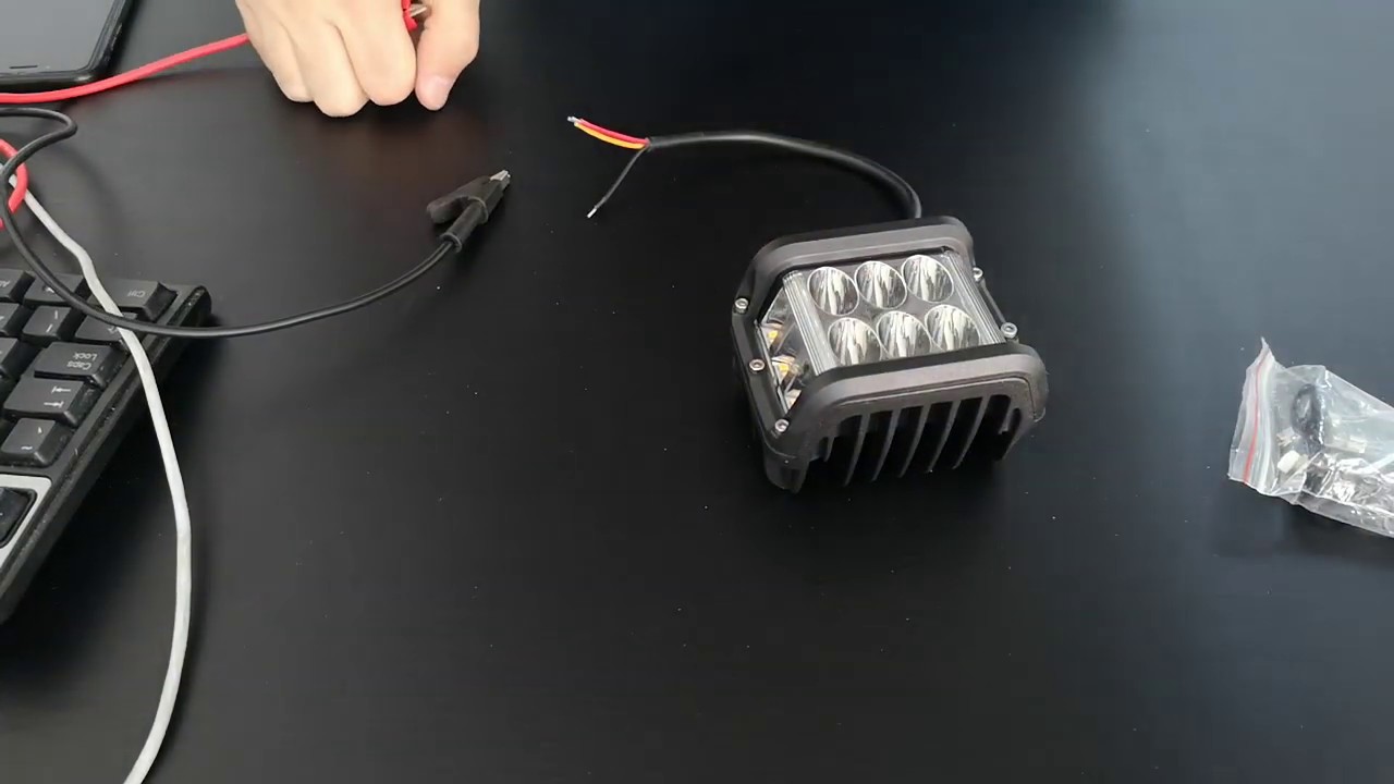 Proiector led Off Road bicolor, alb si galben stroboscop, 45W pt Suv, ATV, Tractor, Jeep, spot 30°
