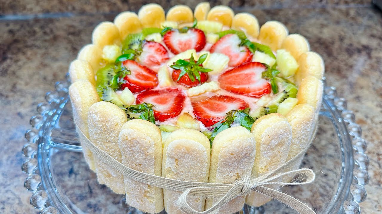 NE CHERCHEZ PLUS! Cette charlotte aux fruits extra facile est votre prochain dessert à réaliser 😋