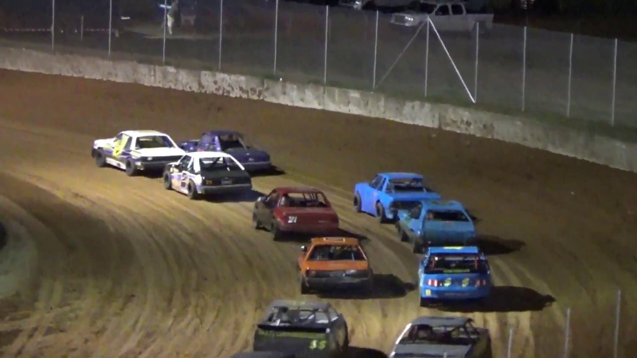 Mini Stock Feature Race - a little rubbing and pushing