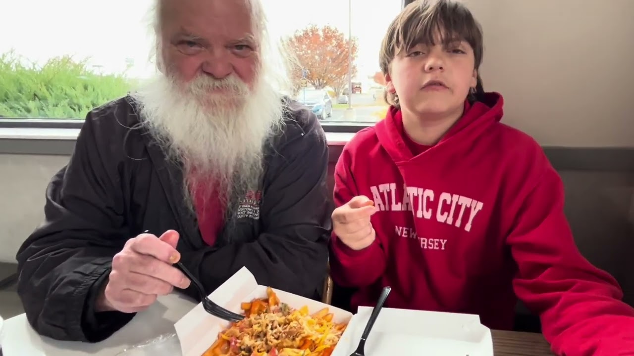 Taco bell Frank's RedHot® DiabloChicken Nacho Fries!! By Pops and Jt restaurant junkies food review 