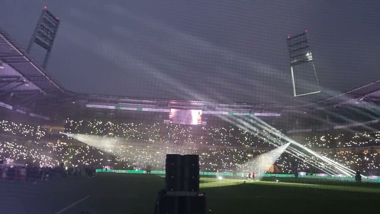 Jan Delay beim Pizarro Abschiedsspiel