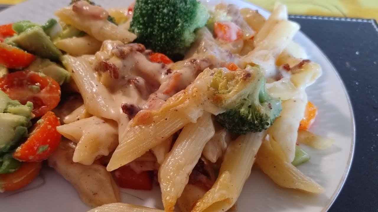 pasta i fad  -  pasta in dish