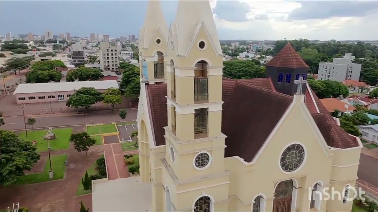 DJ Neo sobrevoa Paróquia Menino Deus uma das mais belas do Paraná na cidade de Toledo. PR 