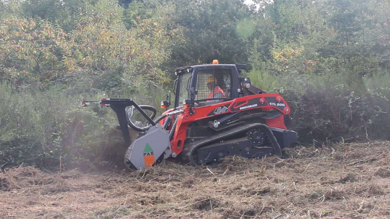Raupenkompaktlader ETL200T4 mit Forstmulcher FAE 2