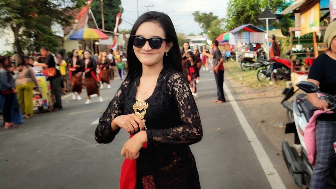 Pasukan Kebaya Hitam Jangan Sampe Lepas !! Karnaval Kertonegoro Jenggawah Jember