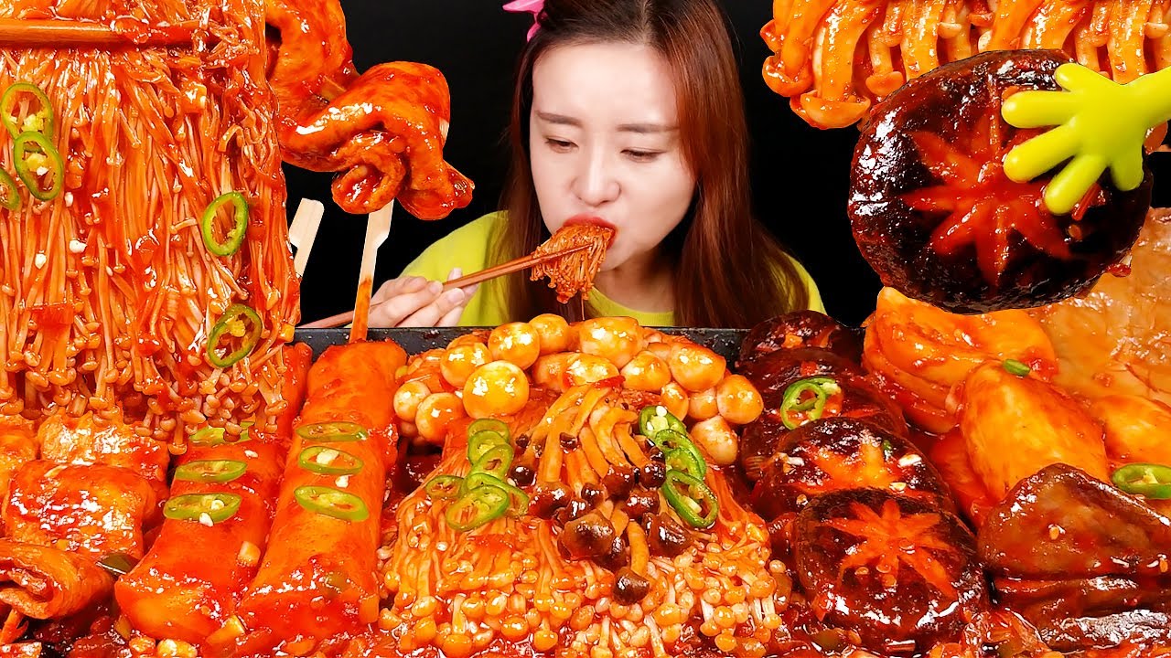 приготовление МУКБАНГ :) Пряный грибной ттеокбокки и рыбный пирог. | bokyoung