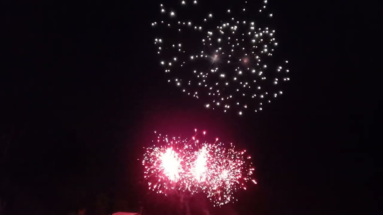 Feu d'artifice du comice agricole de Château - Chinon ( Nièvre ) 2023, by Ruggieri