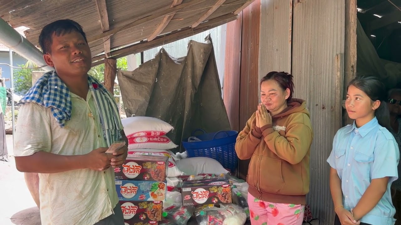 ប្រើកម្លាំងលីសែងធ្ងន់ៗ ដើម្បីតែជីវភាព