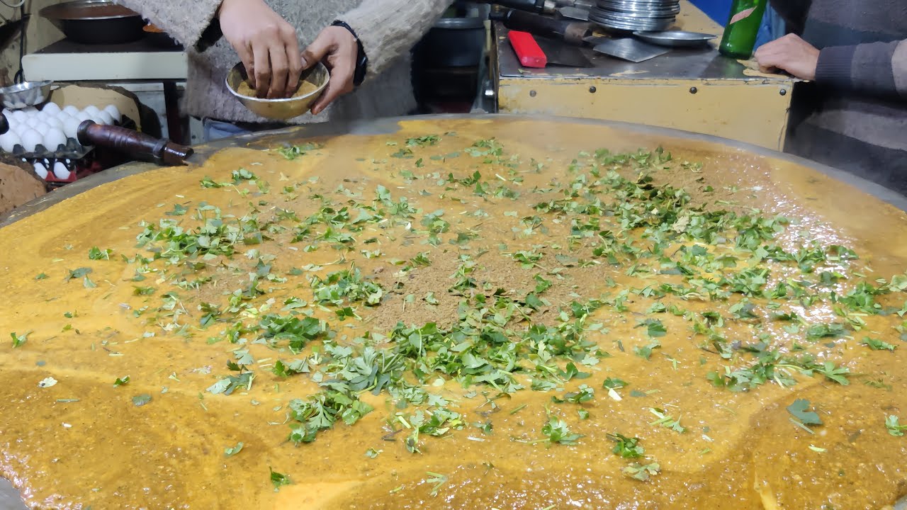 Makhni Daal Taka Tak | Tawa Daal Pakistani recipe Lahori famous Daal Taka Tak Street Food Taka Tak 