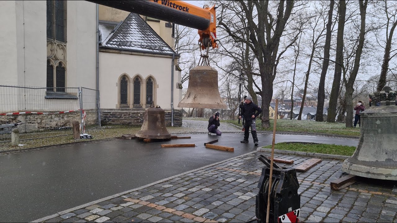 Glockenausbau von der St. Jakobikirche Oelsnitz (V)