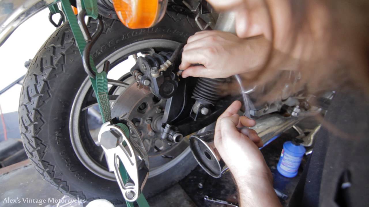 Motorcycle Brake Bleeding with Harbor Freight Vacuum Pump Made Easy!