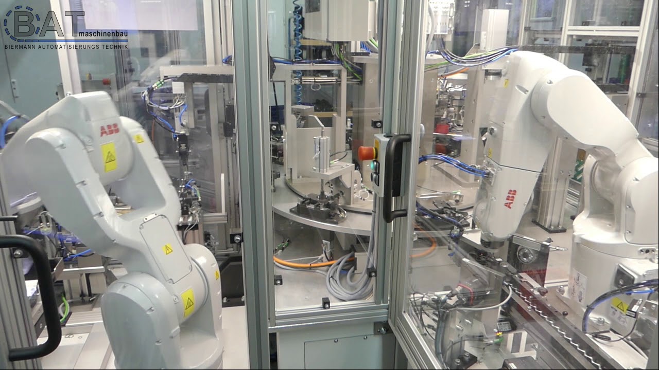 Montagemaschine mit Roboterhandling