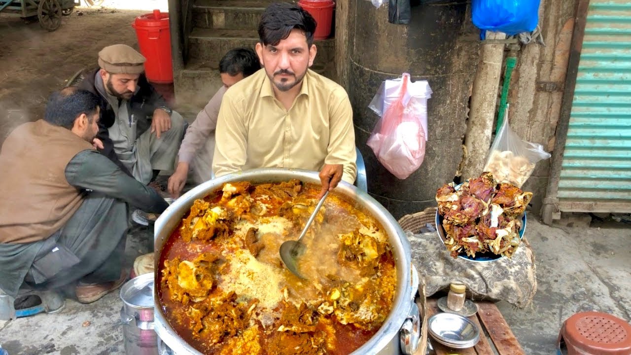 Peshawari Most Delicious & Farooq Siri Paye | Spicy Siri Paye | Pakistani Street Food