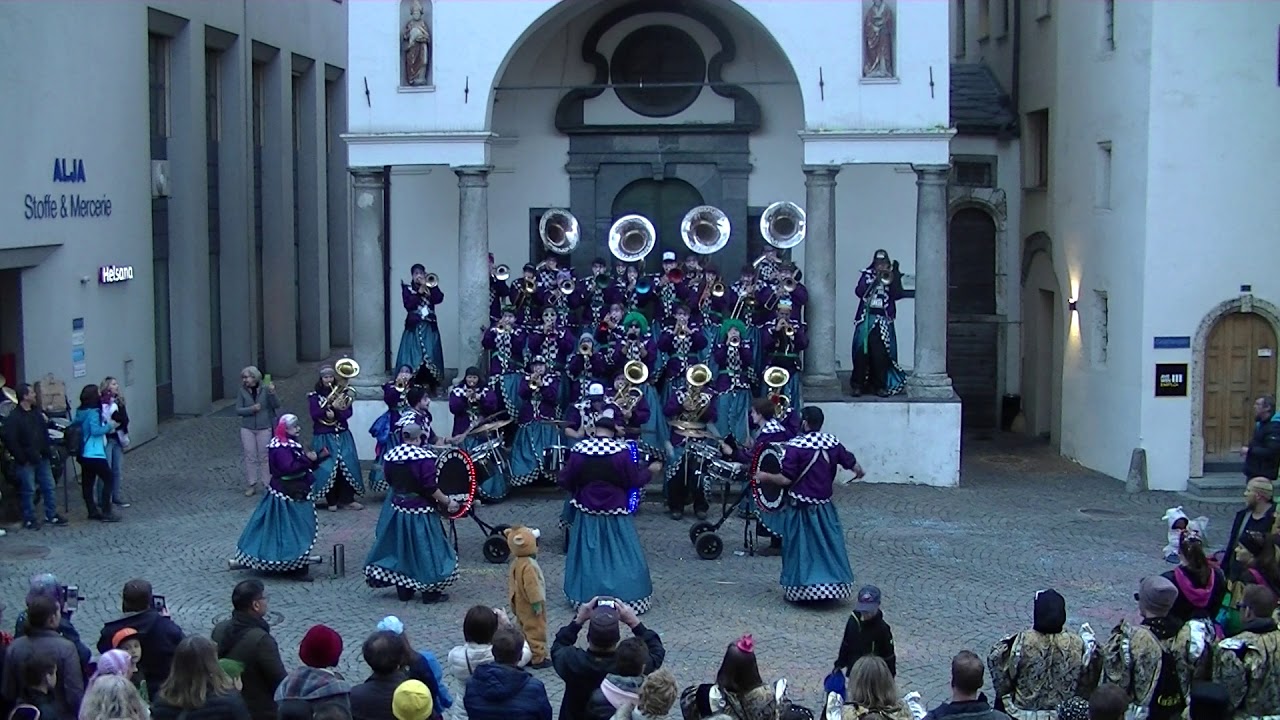 Guggenmusik Pampers - Run to the hills (Iron Maiden)