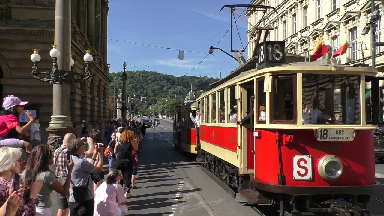 Tramvajový průvod  Národní Divadlo