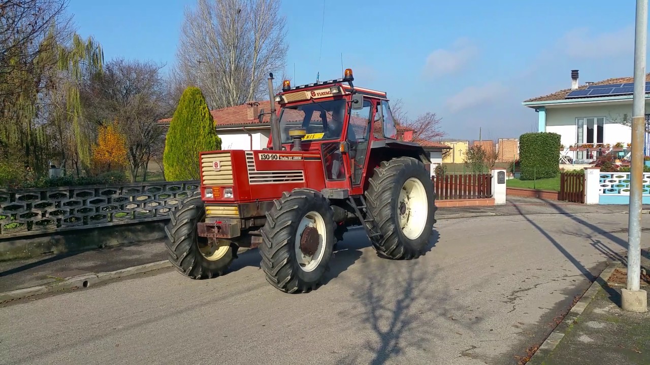 Sfilata di trattori alla festa del ringraziamento a Moglia 2016