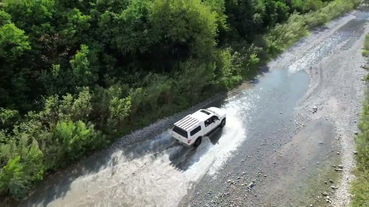Cruzando el río pilón 14 km de Montemorelos a Rayones. Lifted Lobo Offroad