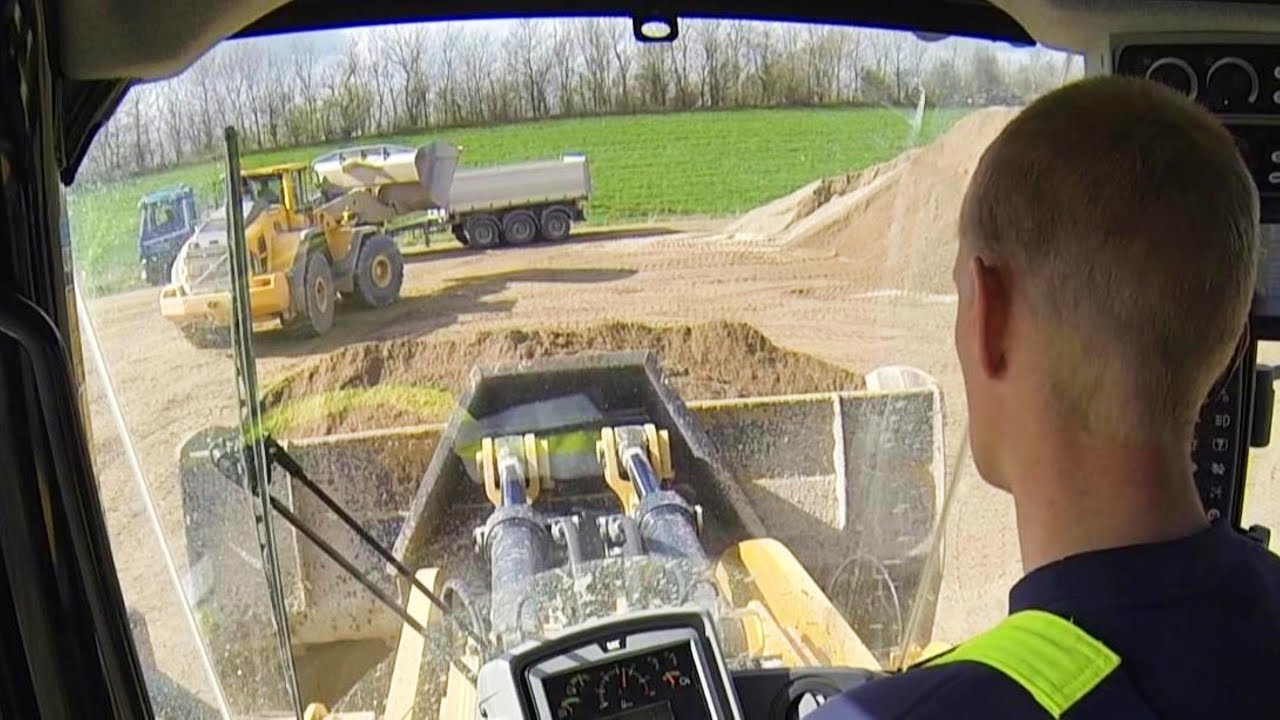 Working With An Cat 980M Wheel Loader